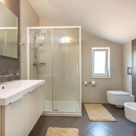 Casa * Žbandaj